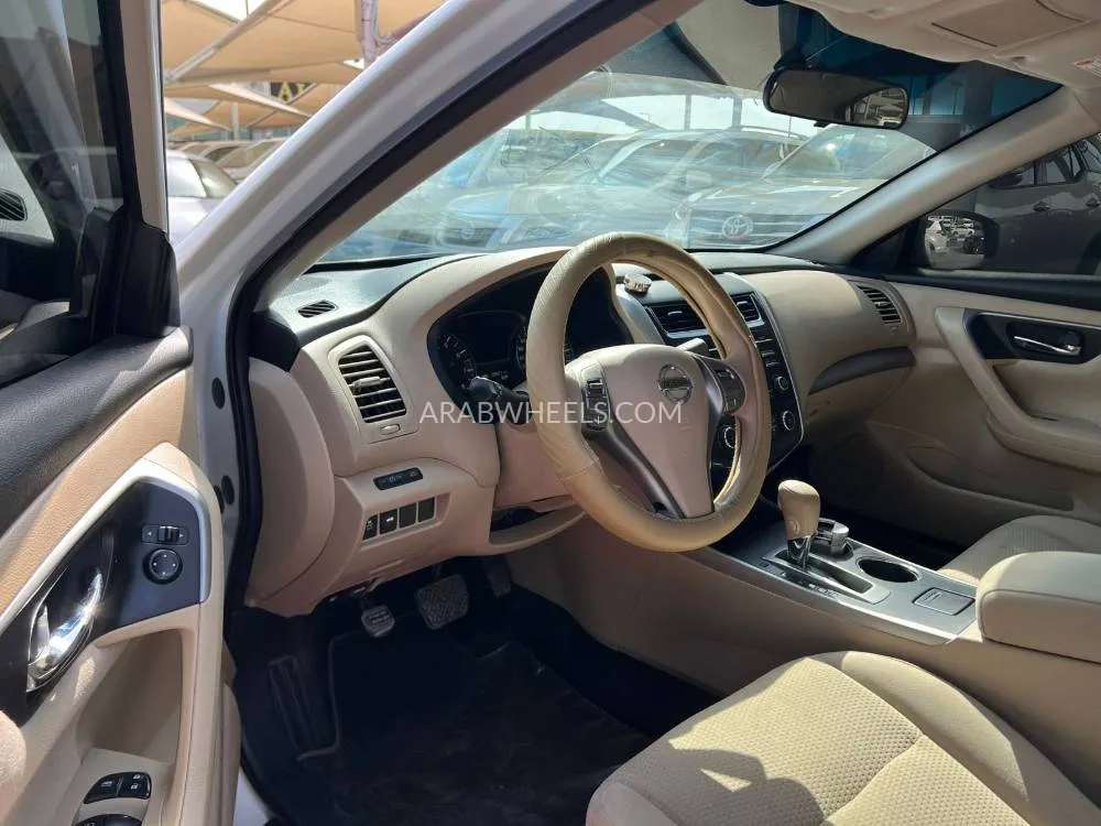 Nissan Altima 2016 for Sale in Sharjah Image-7