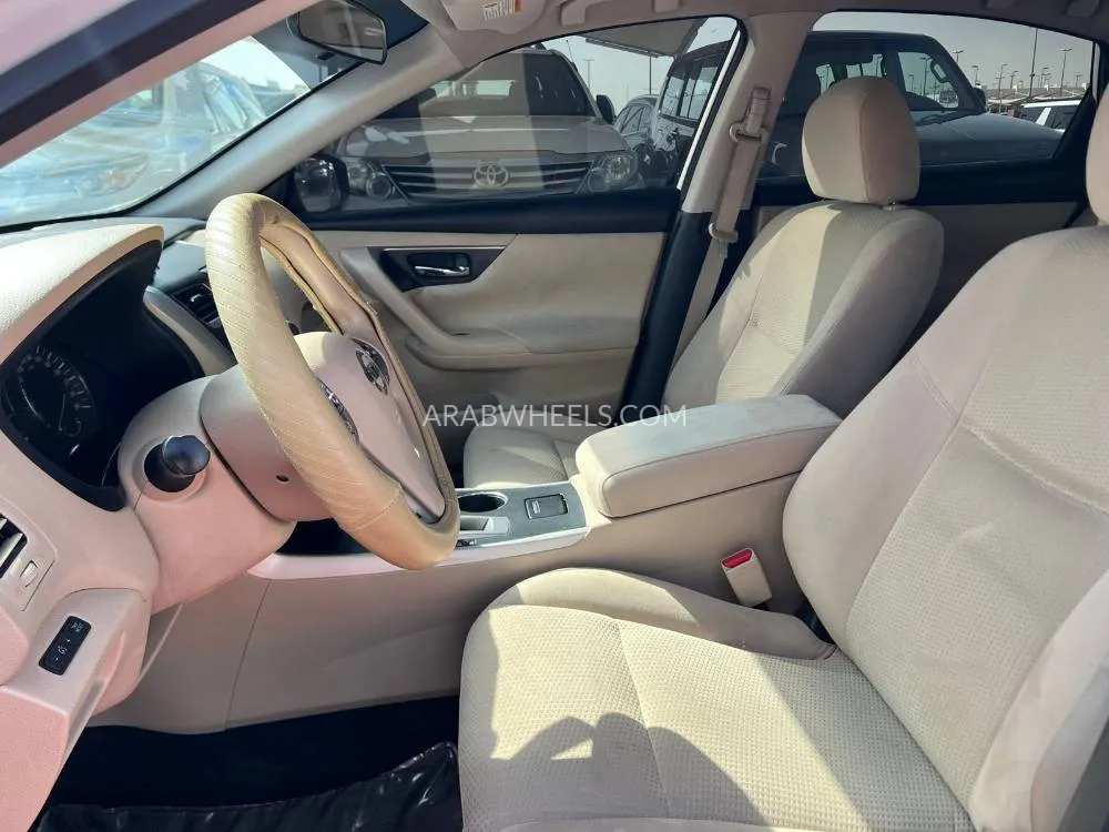 Nissan Altima 2016 for Sale in Sharjah Image-8
