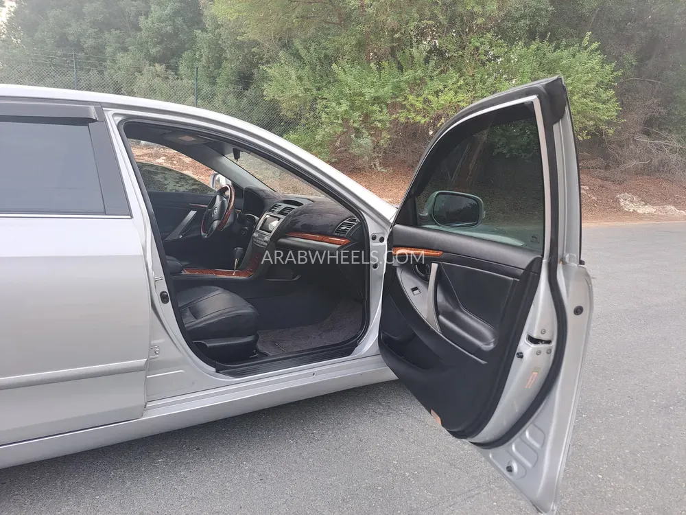 Toyota Camry 2010 for Sale in Sharjah Image-9