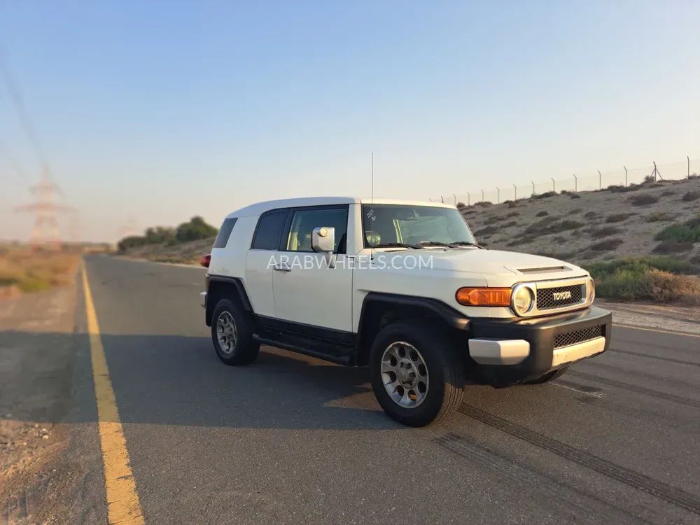 Toyota FJ Cruiser 2011 for Sale in Sharjah Image-3