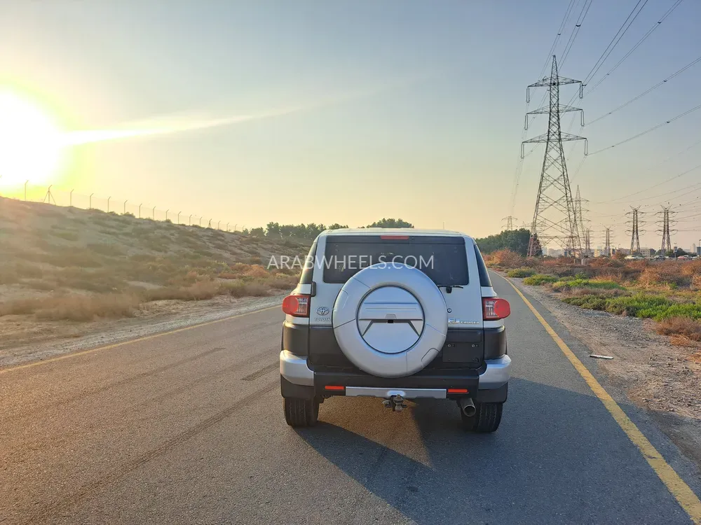 Toyota FJ Cruiser 2011 for Sale in Sharjah Image-4