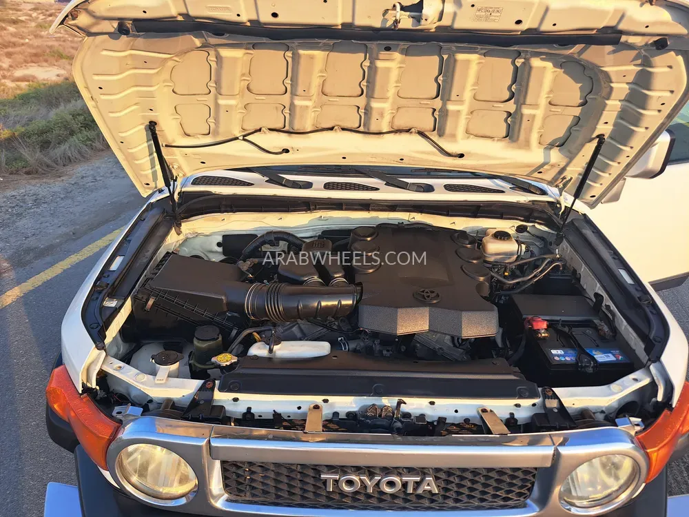 Toyota FJ Cruiser 2011 for Sale in Sharjah Image-15
