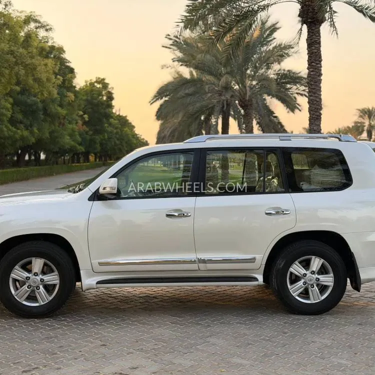 Toyota Land Cruiser 2014 for Sale in Sharjah Image-13