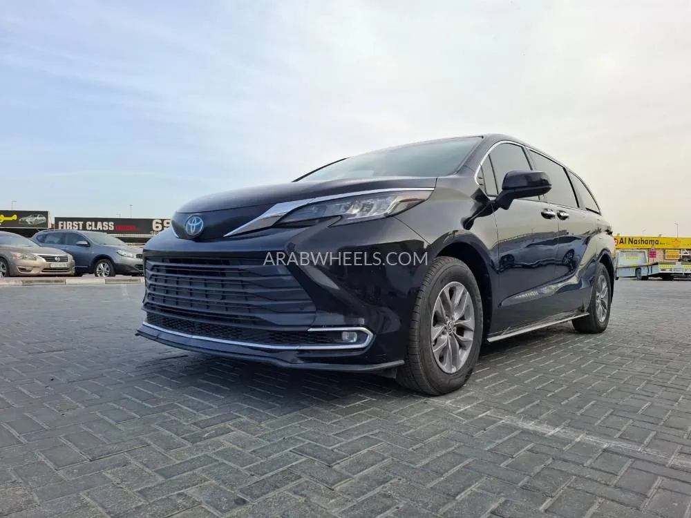 Toyota Sienna 2022 for Sale in Ajman Image-4