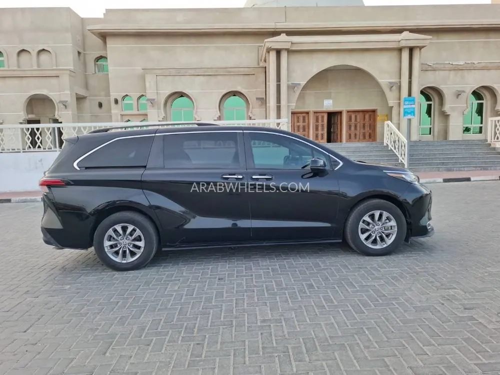 Toyota Sienna 2022 for Sale in Ajman Image-13