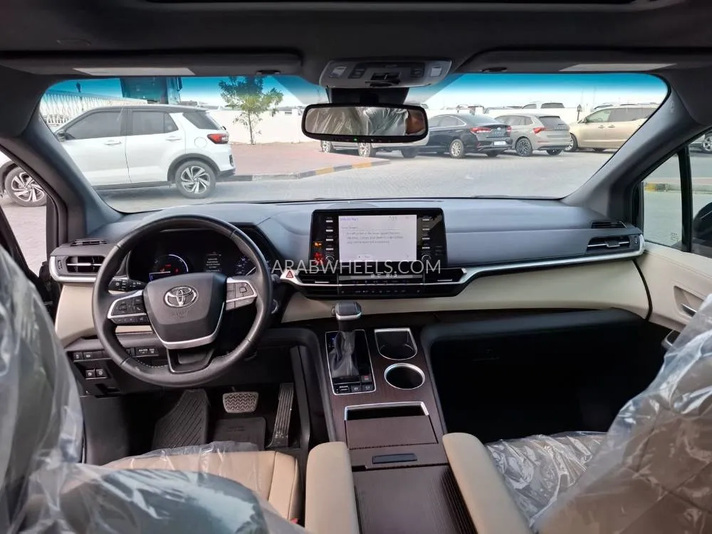 Toyota Sienna 2022 for Sale in Ajman Image-19