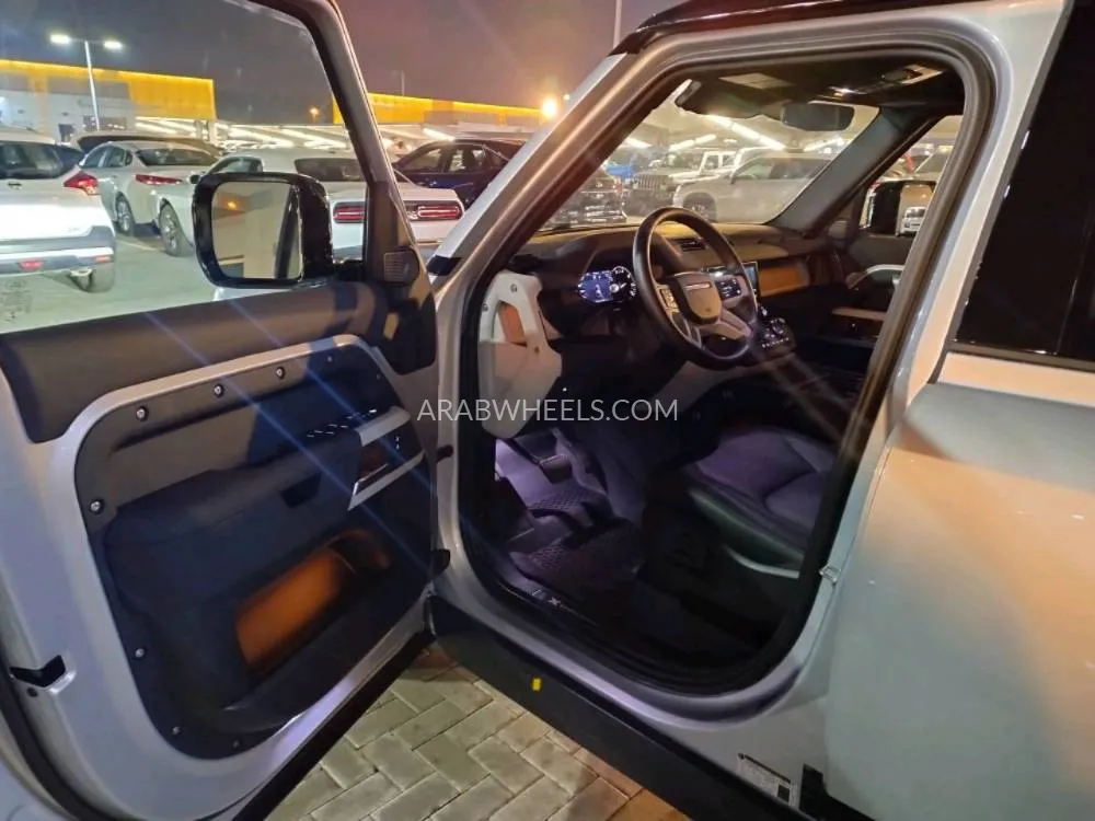 Land Rover Defender 2023 for Sale in Sharjah Image-5