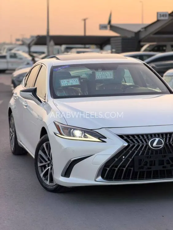 Lexus ES 2023 for Sale in Dubai Image-3