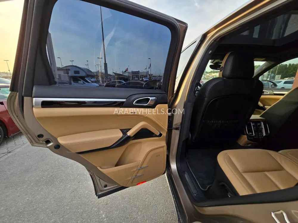 Porsche Cayenne 2017 for Sale in Dubai Image-6