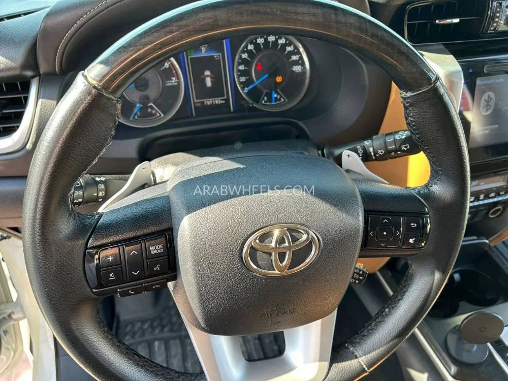 Toyota Fortuner 2017 for Sale in Sharjah Image-5