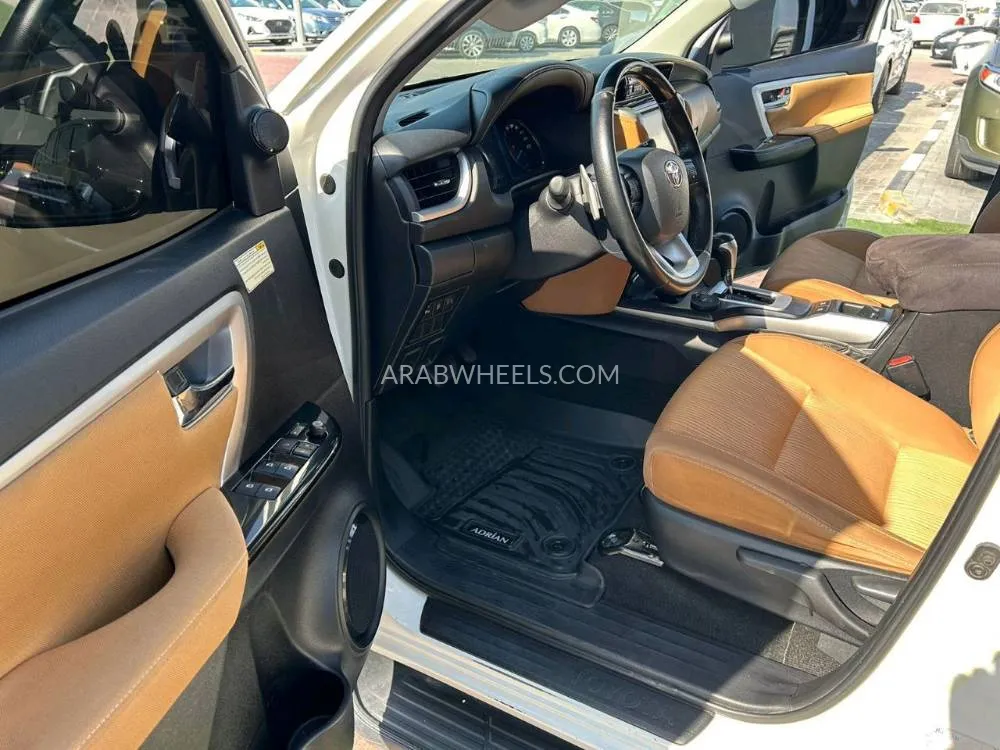 Toyota Fortuner 2017 for Sale in Sharjah Image-7