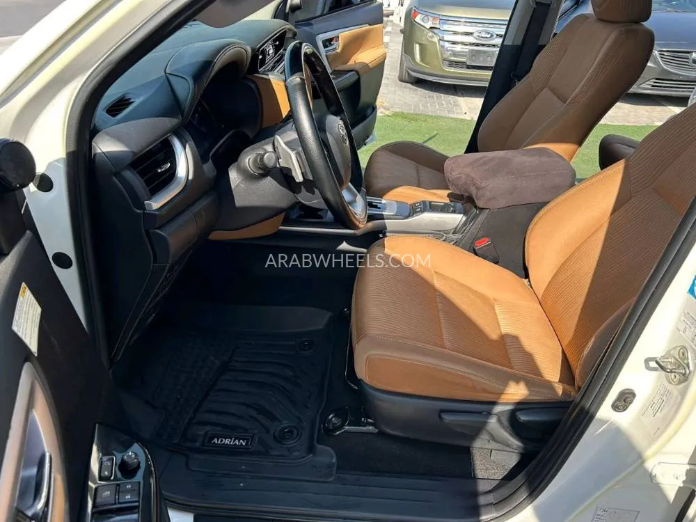 Toyota Fortuner 2017 for Sale in Sharjah Image-9