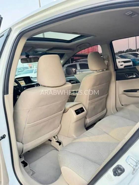 Honda Accord 2016 for Sale in Sharjah Image-3