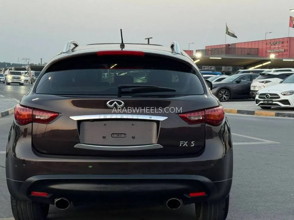 Infiniti FX35 2010 for Sale in Sharjah Image-2