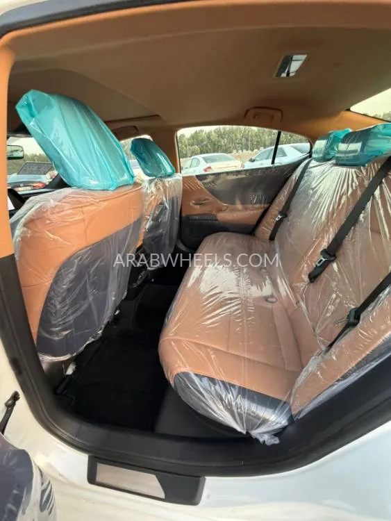 Lexus ES 2023 for Sale in Dubai Image-7