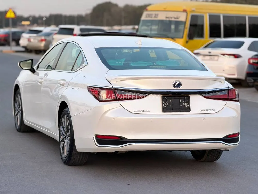Lexus ES 2023 for Sale in Dubai Image-9
