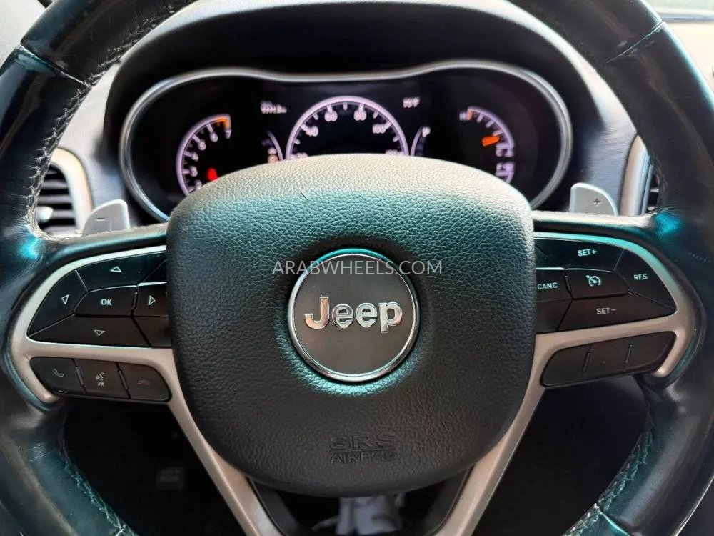 جيب شيروكي 2017 for Sale in الشارقة Image-9