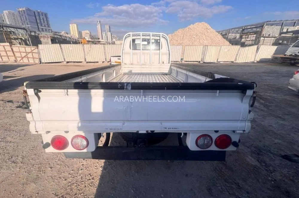 Kia Bongo 2011 for Sale in Dubai Image-4