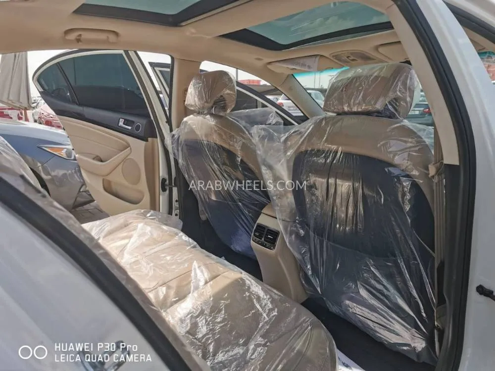 Kia Cadenza 2014 for Sale in Sharjah Image-16
