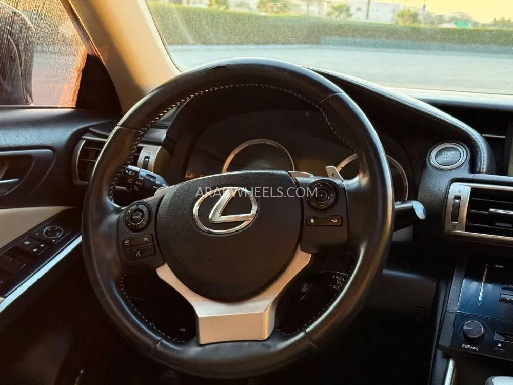 Lexus IS 2014 for Sale in Sharjah Image-7
