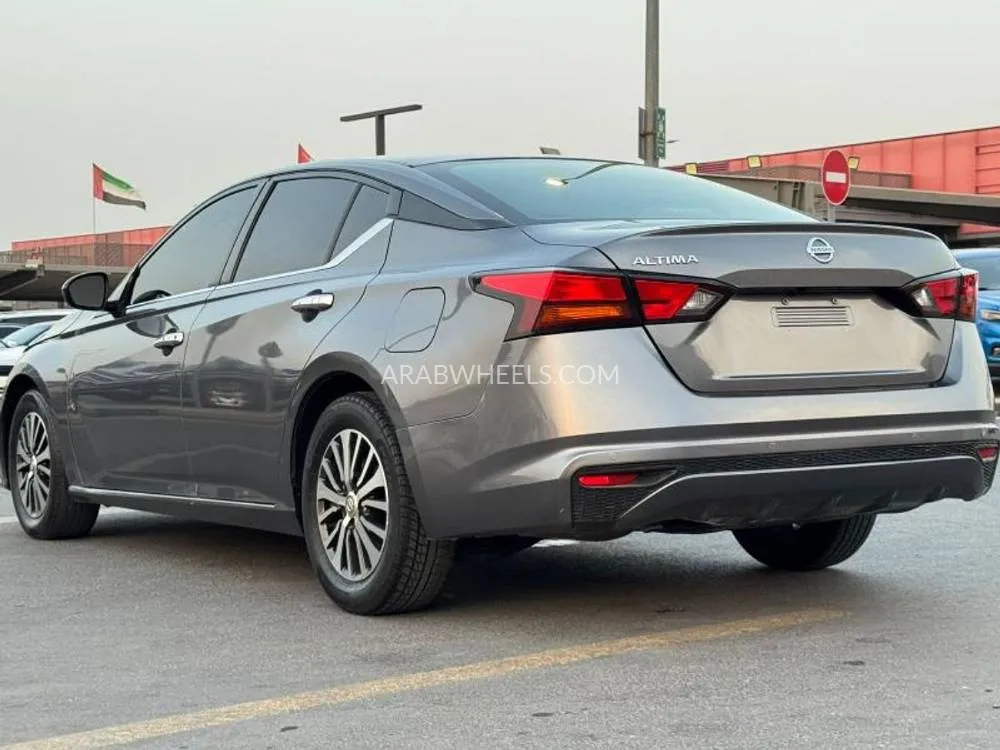 Nissan Altima 2021 for Sale in Sharjah Image-3