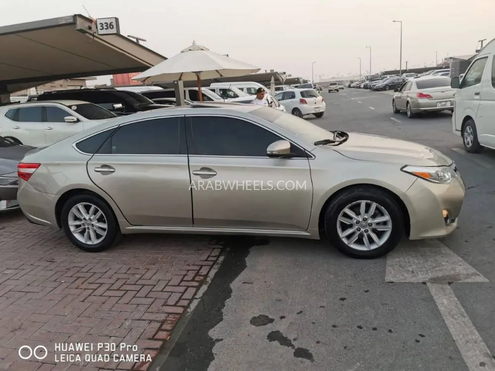 Toyota Avalon 2014 for Sale in Sharjah Image-10