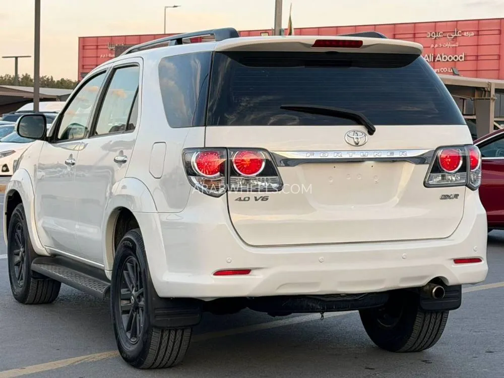 Toyota Fortuner 2015 for Sale in Sharjah Image-11