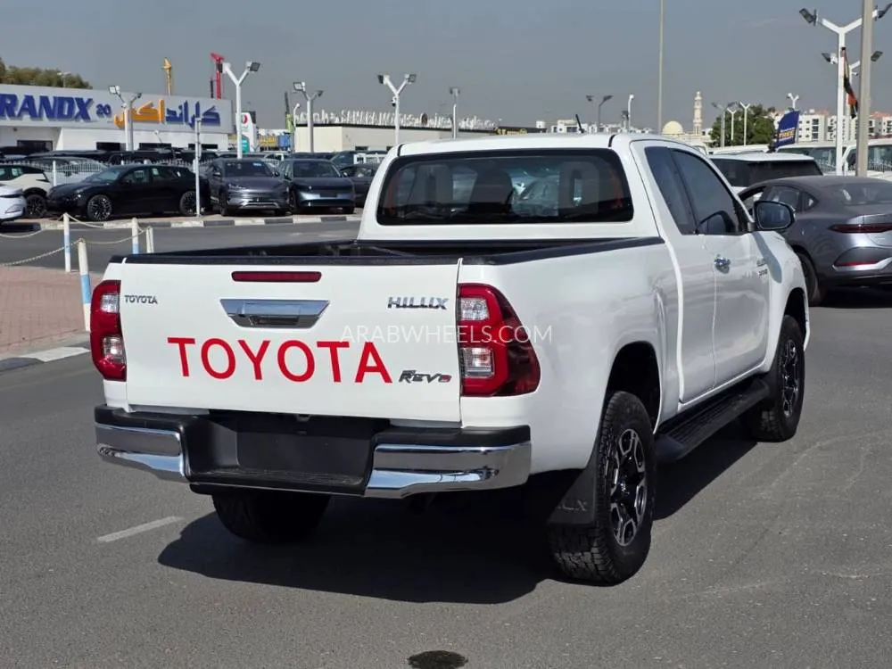Toyota Hilux 2017 for Sale in Dubai Image-4