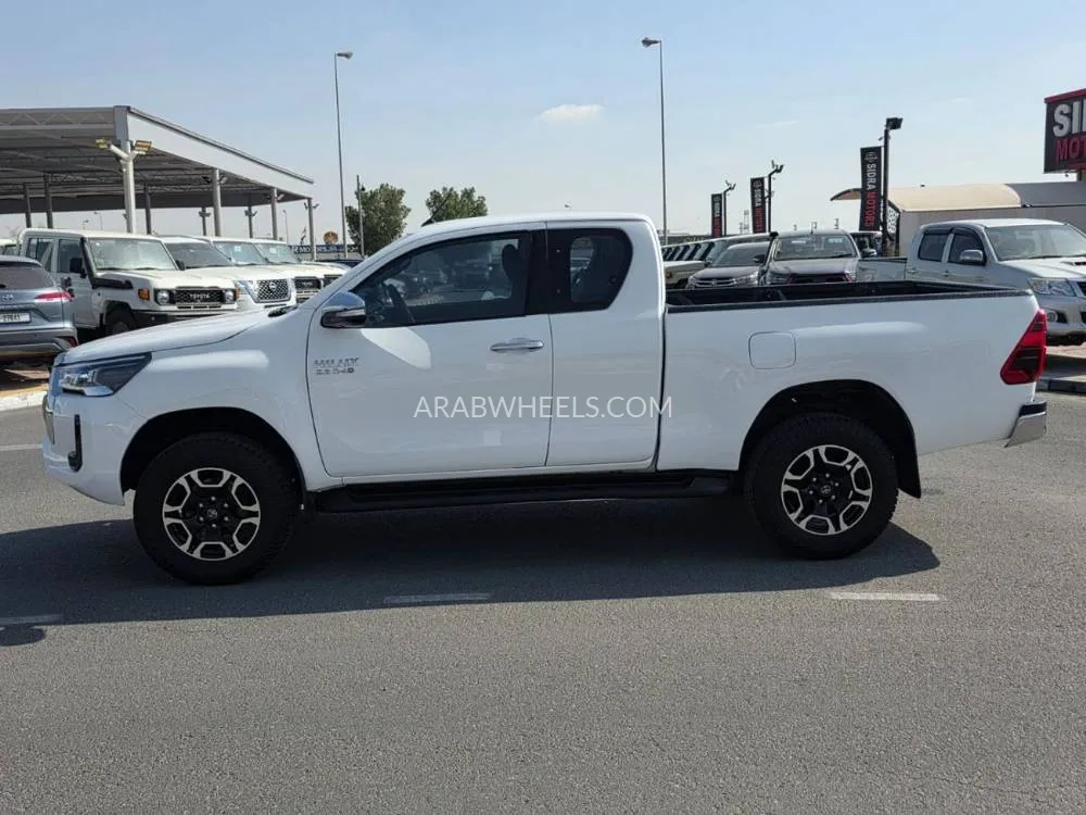Toyota Hilux 2017 for Sale in Dubai Image-10