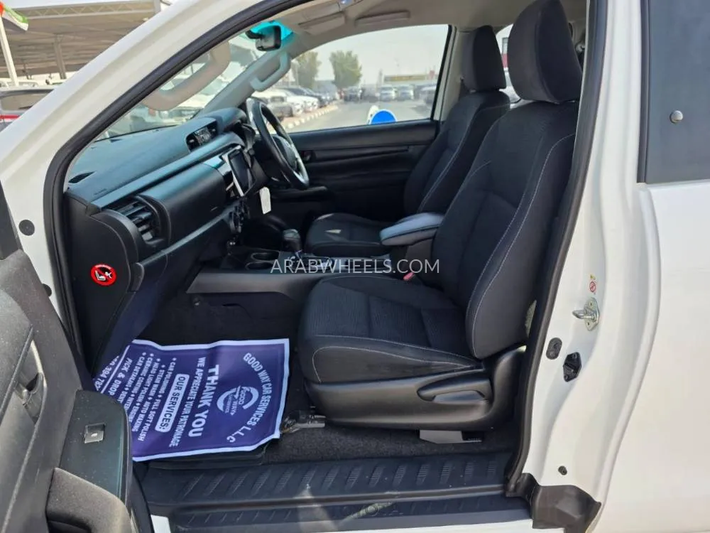 Toyota Hilux 2017 for Sale in Dubai Image-16