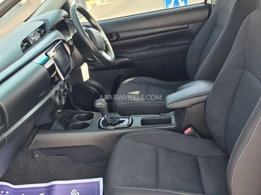 Toyota Hilux 2017 for Sale in Dubai Image-17