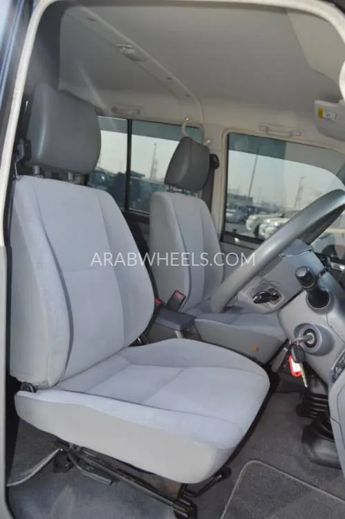 تويوتا لاند كروزر 70 سيريز 2019 for Sale in دبي Image-13