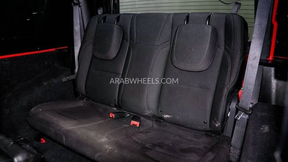Jeep Wrangler 2018 for Sale in Sharjah Image-11