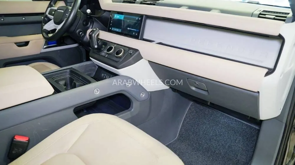 Land Rover Defender 2020 for Sale in Sharjah Image-16