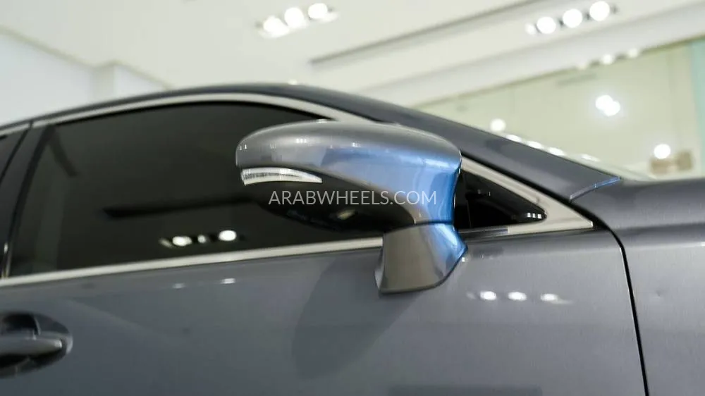 Lexus ES 2017 for Sale in Sharjah Image-13