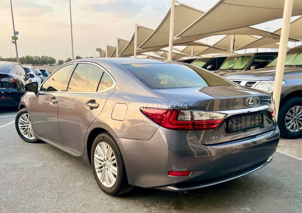 Lexus ES 2017 for Sale in Sharjah Image-3
