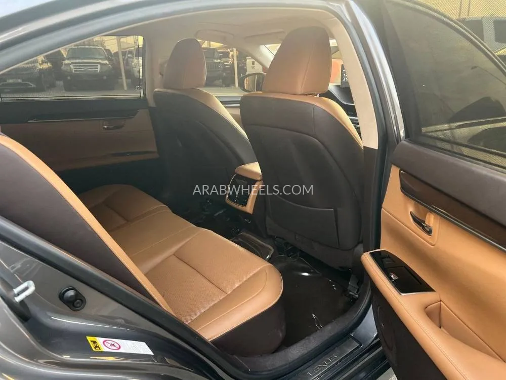 Lexus ES 2017 for Sale in Sharjah Image-6
