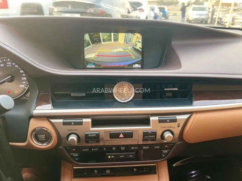 Lexus ES 2017 for Sale in Sharjah Image-9