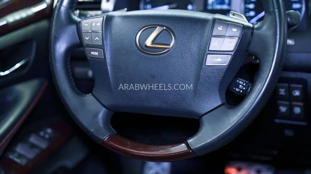 Lexus LX 2015 for Sale in Sharjah Image-16