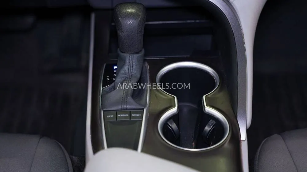 Toyota Camry 2023 for Sale in Sharjah Image-9