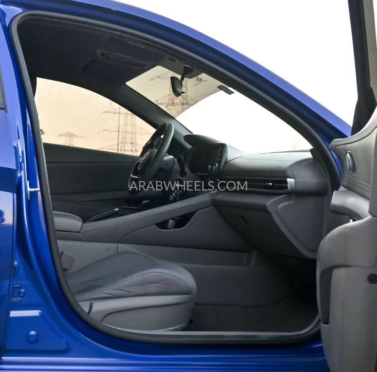 Hyundai Elantra 2022 for Sale in Sharjah Image-9