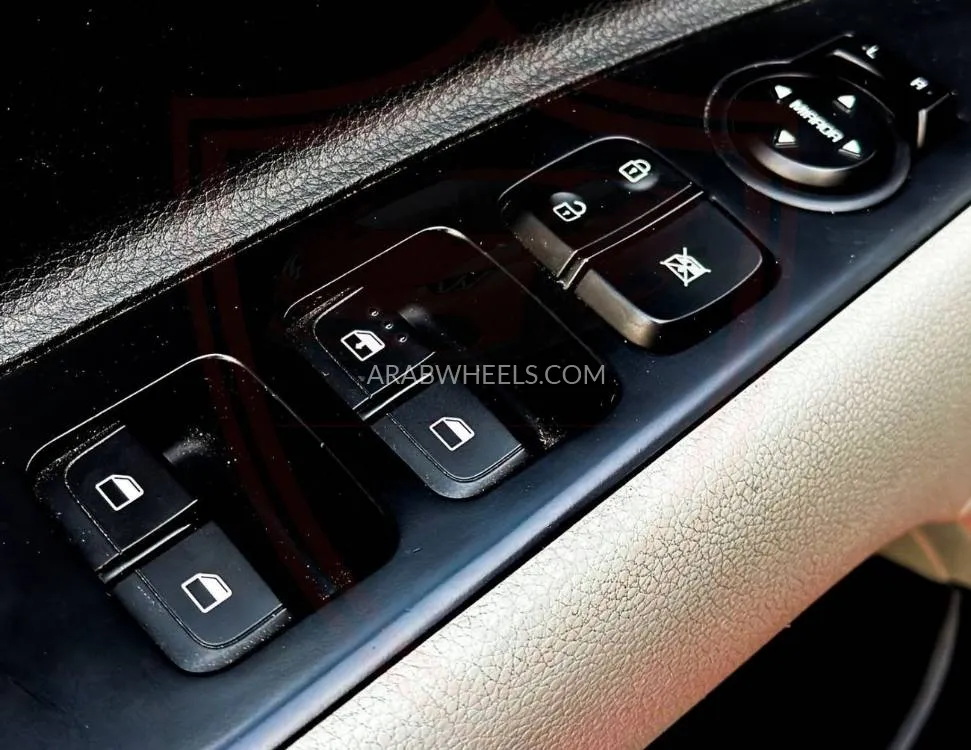 Kia Rio 2020 for Sale in Sharjah Image-17