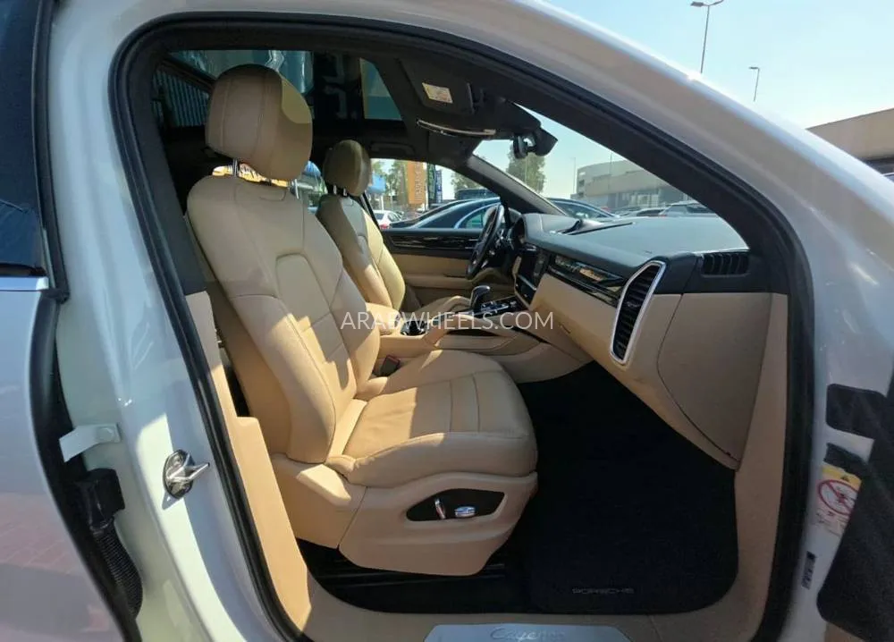 Porsche Cayenne 2018 for Sale in Dubai Image-11
