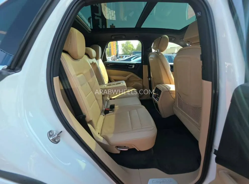 Porsche Cayenne 2018 for Sale in Dubai Image-18