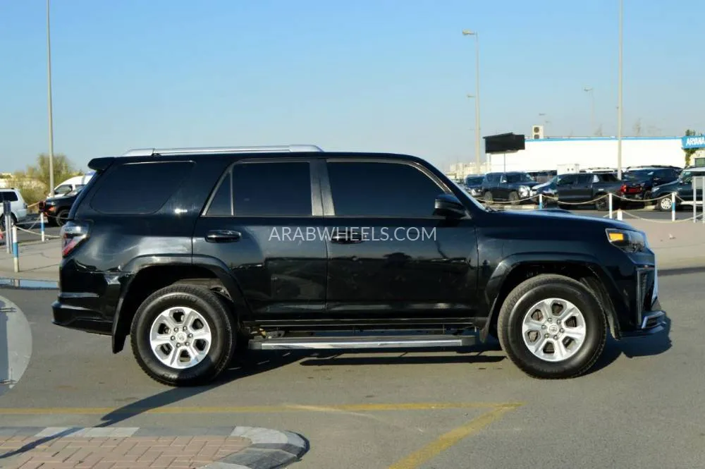 Toyota 4Runner 2018 for Sale in Dubai Image-4