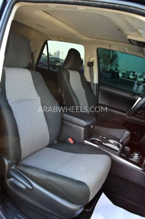 Toyota 4Runner 2018 for Sale in Dubai Image-18