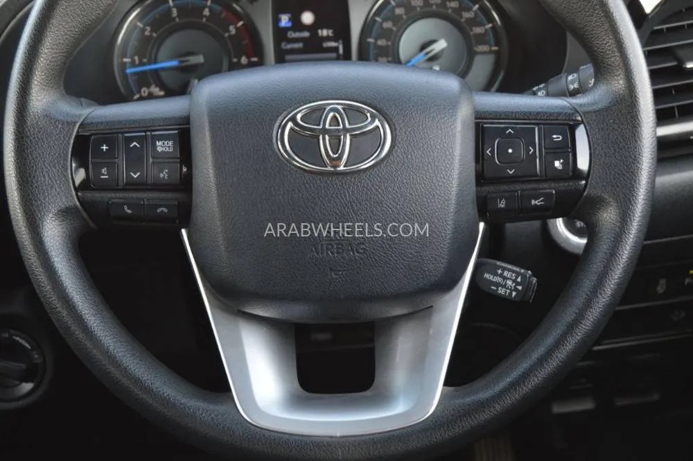 Toyota Hilux 2021 for Sale in Dubai Image-15