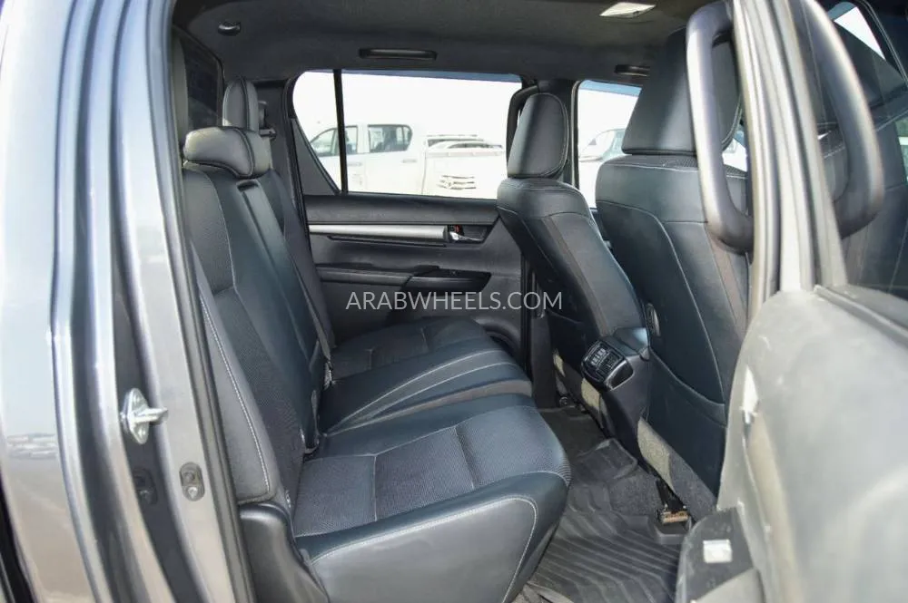 Toyota Hilux 2021 for Sale in Dubai Image-17