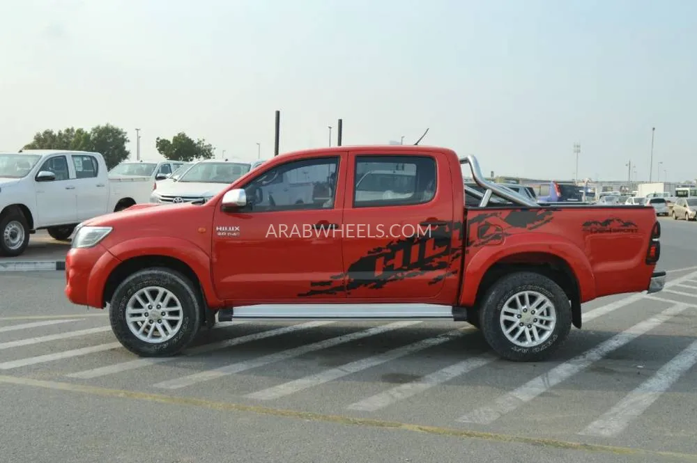 Toyota Hilux 2015 for Sale in Dubai Image-4