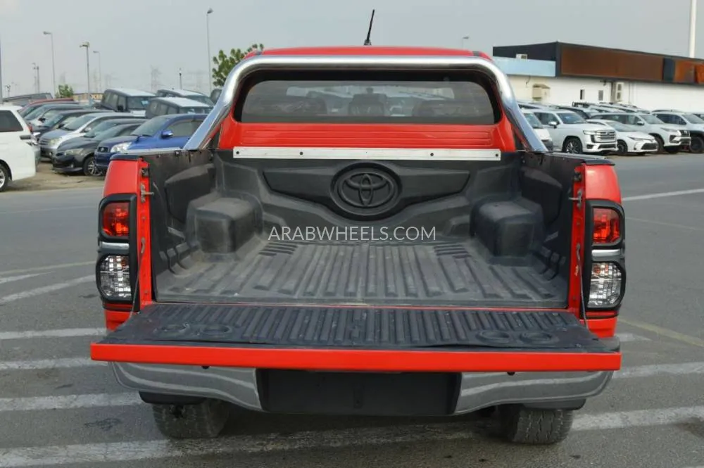 Toyota Hilux 2015 for Sale in Dubai Image-9